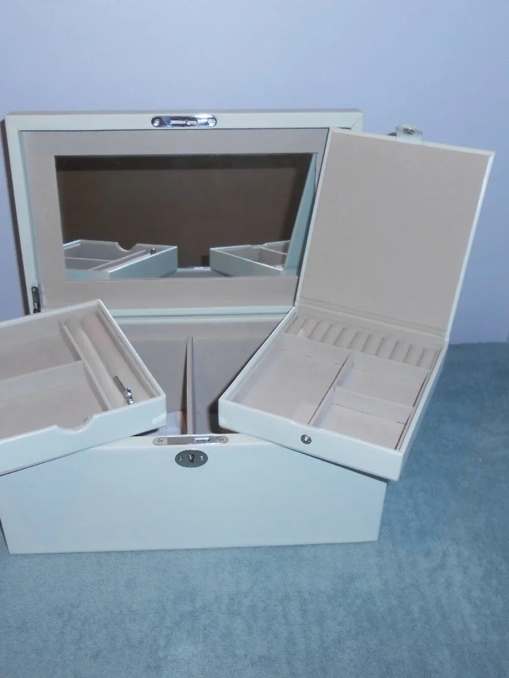 Crabtree & Evelyn jewelry organizer storage box